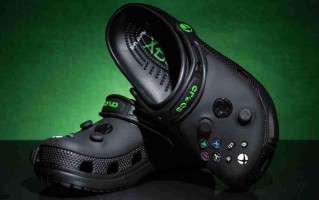 太带派了！ Xbox 360 20周年联动crocs发布手柄样式洞洞鞋