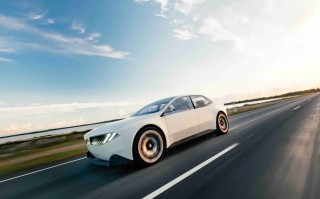 BMW新世代概念车展示下一代人机交互科技 抬头显示大变样