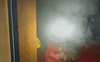 客厅凌晨3点突然起火 罪魁祸首竟是常年“待机”的路由器