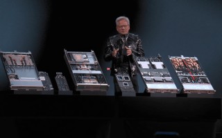 反击AI末日论 黄仁勋：唱衰AI将伤害产业与公共决策