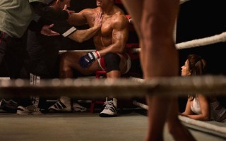 巨石强森领衔A24新片《粉碎机》首曝剧照 再现UFC传奇人生
