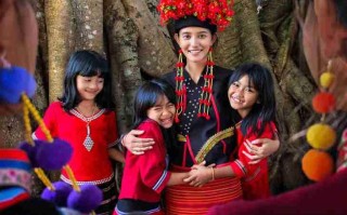 华为Mate80系列样张出来了，这不妥妥的吊打苹果iPhone？