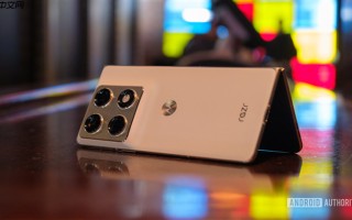 moto推出首款大折叠手机 8.1英寸2K内屏