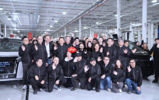 贾跃亭：FX Super One首台预量产车下线 FX 4明年问世