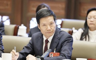 全国人大代表雷军：未来几年会有更多人形机器人进厂干活