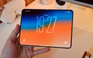 三星无折痕屏幕亮相CES 苹果、三星新机有望率先搭载