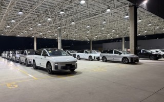 理想汽车常州基地整车发运场现场图曝光 板车排起长龙