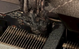 RTX 5090原装电源线起火面目全非！CPU水冷管惨遭波及