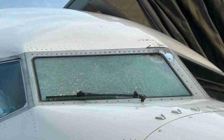 雷达轨迹吻合：美联航客机万米高空风挡碎裂或因气象气球撞击