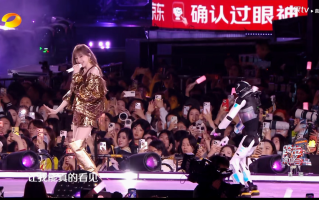 能文能武！智元首个机器人艺人天团亮相湖南卫视跨年演唱会