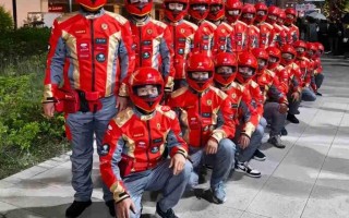 法拉利大战迈凯轮：京东外卖骑手内测新工服曝光，与淘宝闪购“红橙对决”