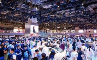 智驾革命再升级！2025上海车展解码生成式AI重构汽车产业新范式